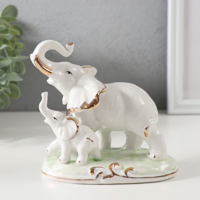 Фигурка ELEPHANTS