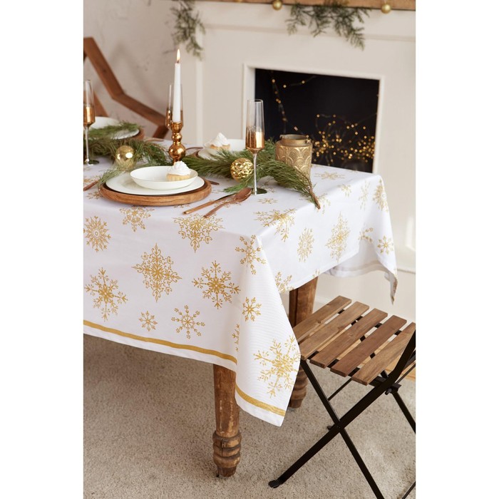 Скатерть Golden Snowflakes 149*250 см