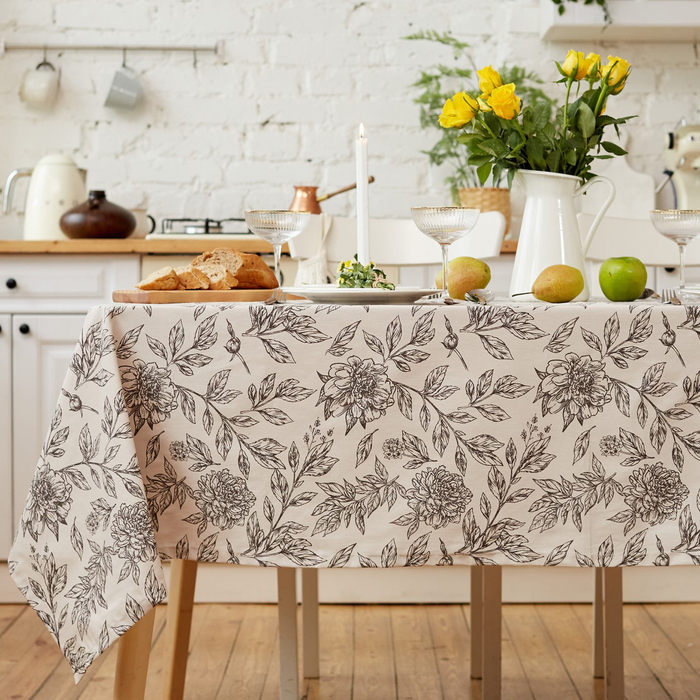 Скатерть Black flowers 149*250 см