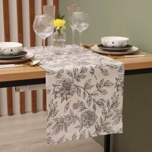 Скатерть прямоугольная Black flowers 40*149 см